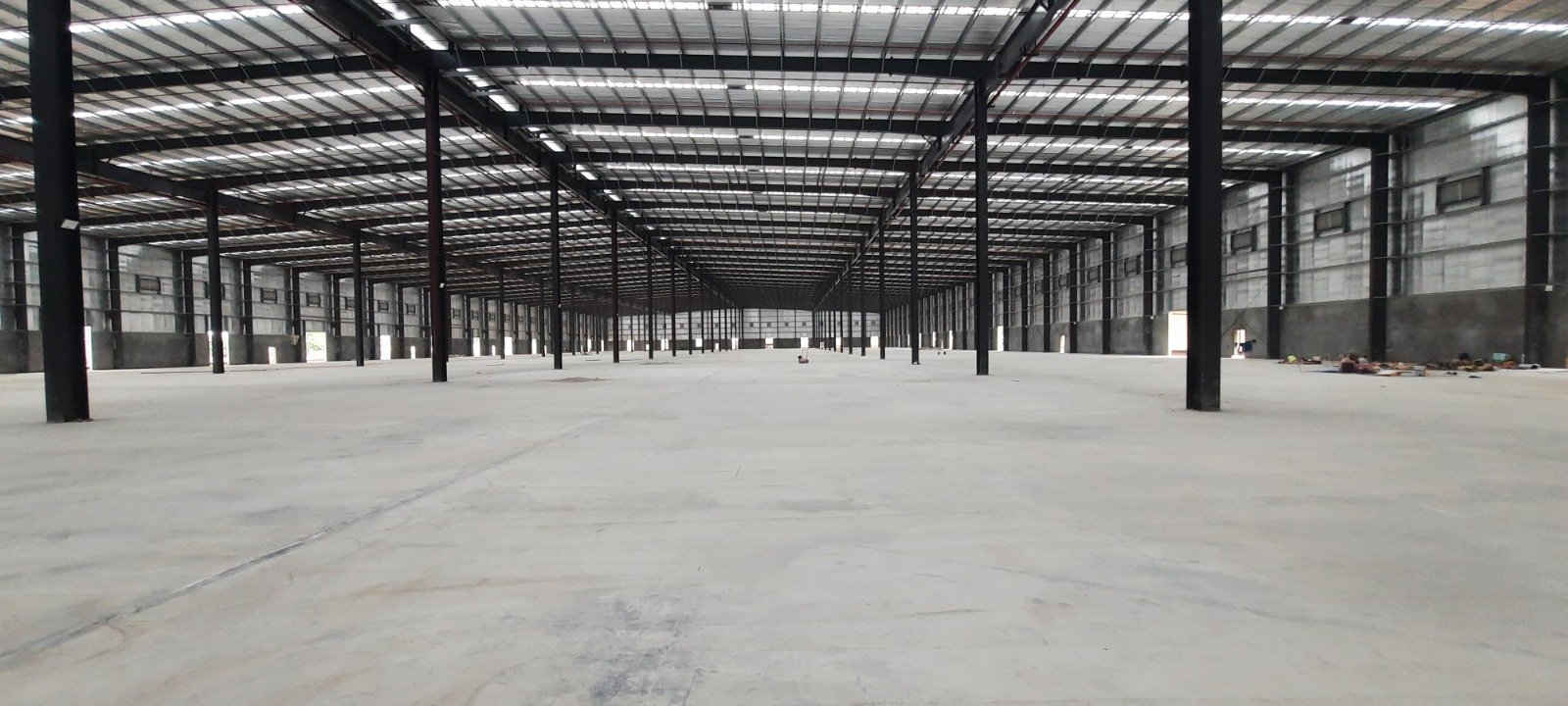 Wide span warehouse